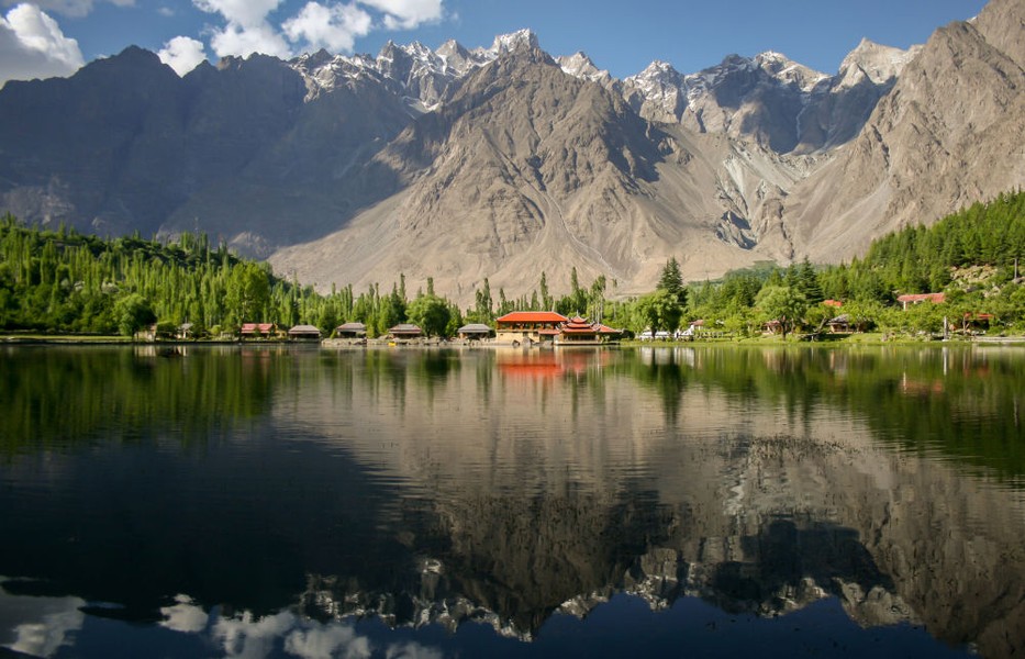 Hồ Lower Kachura ở Pakistan - ảnh chụp  thiên nhiên hoang dã ấn tượng đoạt giải cuộc thi Wiki Loves Earth 2015 của nhiếp ảnh gia Zaeem Siddiq.